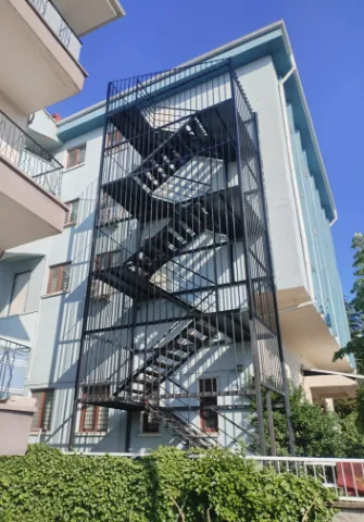 Yangın Kapıları ve Kaçış Güvenlik Ekipmanları Görsel 1